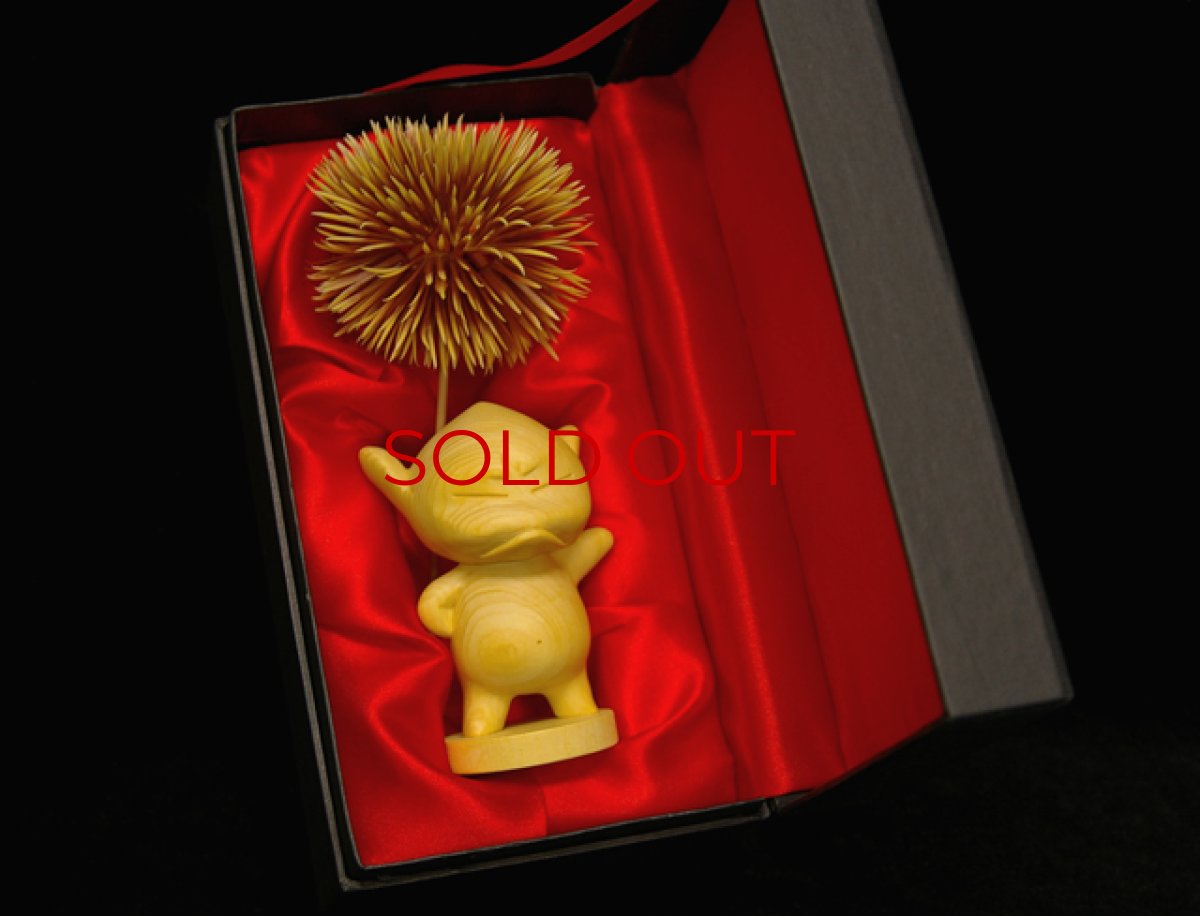 Photo4: No. 116 Wooden Figurine: Hinoki Puck (Angry)/ with Golden Chestnut *Sold out! (4)