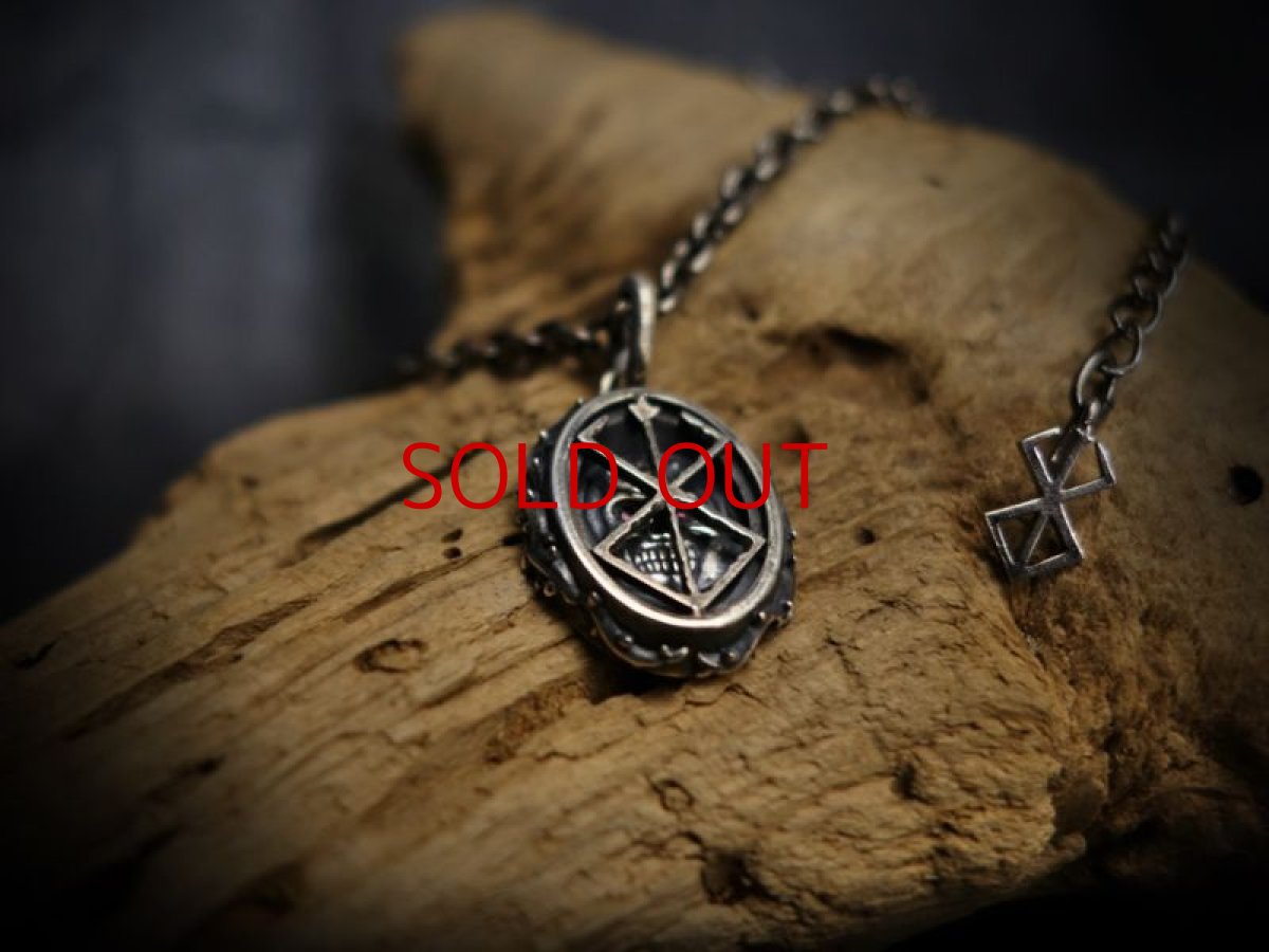 Photo1: [Order Ended]  The Skull Knight & Mark of Sacrifice Silver Pendant (Red Eyes ver.)  (1)